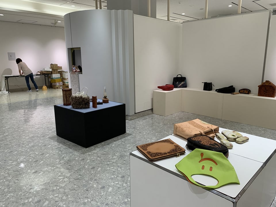 レザー　レザークラフト　レザーカービング　アート　ハンドメイド　革雑貨　革　革小物　ギャラリー　公募展　コンテスト