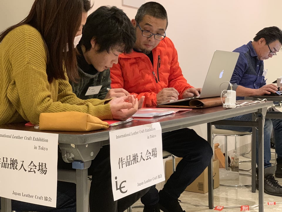 展覧会搬入 JLCA  ILCE 1st International Leather Craft Exhibition