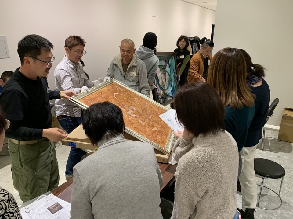 展覧会搬入　レザークラフト教室　革工芸教室