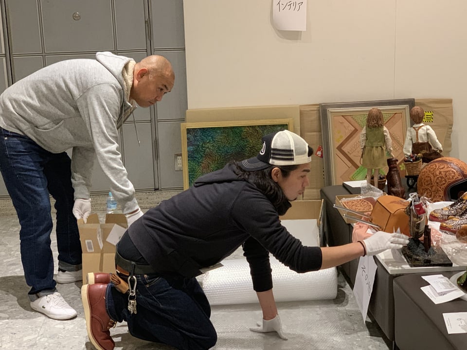 展覧会搬入仮展示　レザークラフト教室　革工芸教室