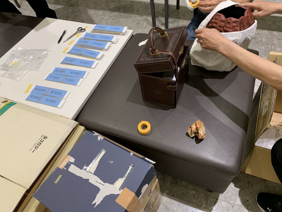 ILC搬入風景−３　レザークラフト　公募展