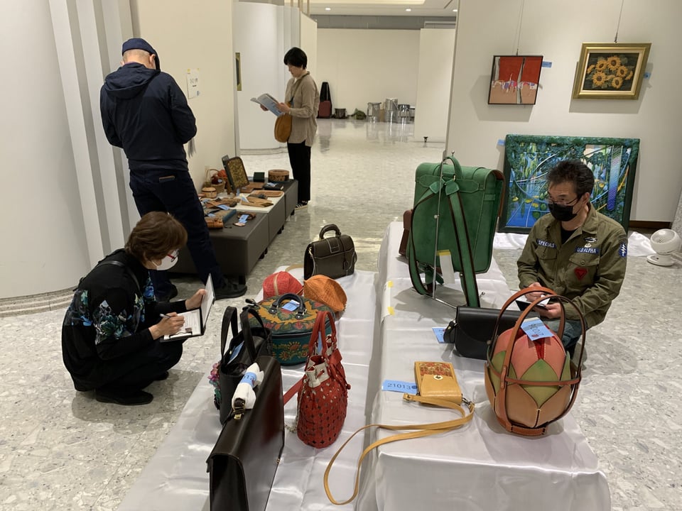 ILCE審査風景−１　レザークラフト　公募展