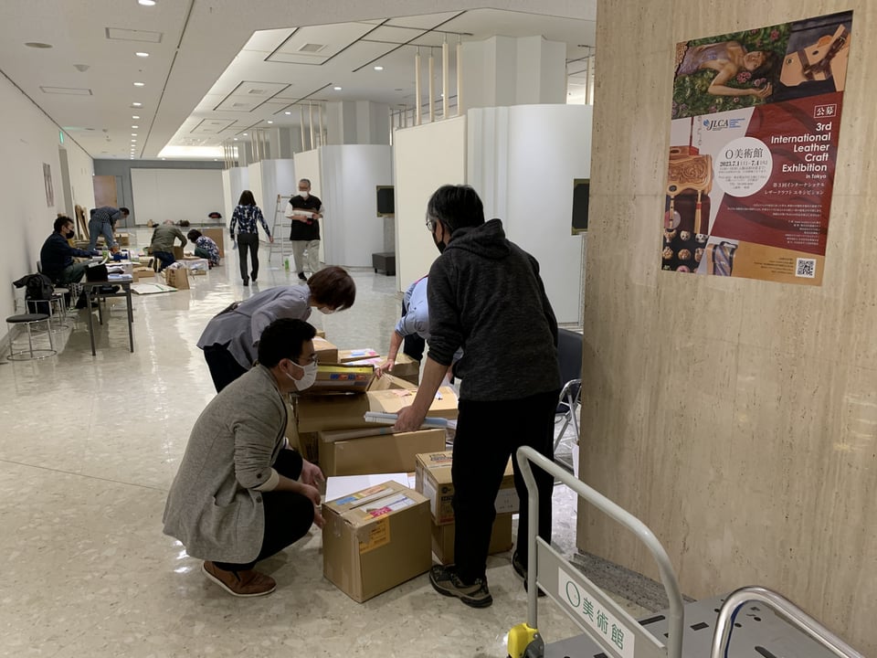 ILCE梱包風景−１　レザークラフト　公募展